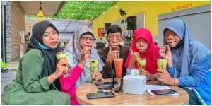 House Tour Rumah Keluarga Manurung di Desa, Pas Lihat Dalamnya...