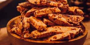 Cuma 4 Bahan, Nikmati Snack Viral Basreng Daun Jeruk