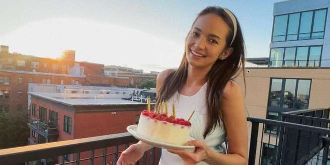 Ulang Tahun ke-31, Penampilan Enzy Storia Jadi Sorotan