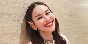 Ikut Gerak Jalan Santai Bareng Warga, Penampilan Ayu Ting Ting Dipuji bak ABG