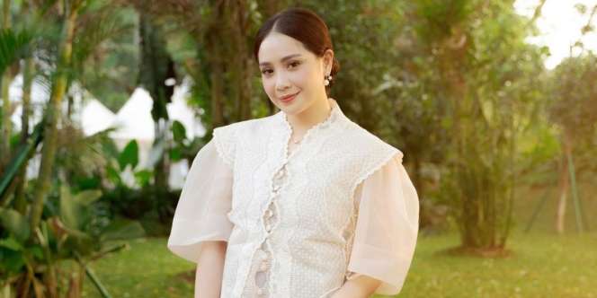 Bandingkan dengan Kaos di Toko Oren, Polo Shirt Nagita Slavina Harganya Bikin Senam Jantung