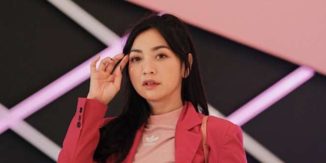 Dirias dengan Latte Makeup, Penampilan Hesti Beda Banget