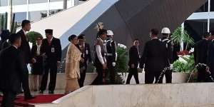 Hadir Sidang Tahunan MPR, Jokowi Pakai Baju Adat Tanimbar Maluku dan Wapres jadi Demang Betawi 
