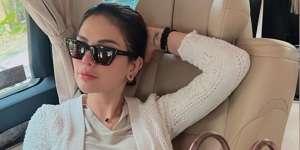 Nikita Mirzani Pamer Foto Mesra Bareng Bule, Disindir Netizen Nggak Kapok