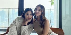 Adu Gaya Nikita Willy dan Winona Willy saat Momong Anak, Kece Siapa?