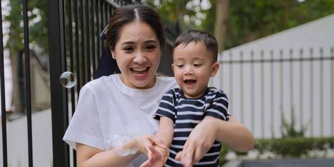 Seru Banget, Rayyanza Potong Rambut Dikawal 6 Orang