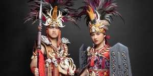 Erina dan Kaesang Tampak ‘Garang’ dengan Pakaian Adat Minahasa