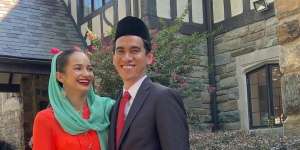 5 Potret Enzy Storia Bergaya Jadi None Betawi di Tanah Amerika