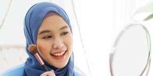 Makeup Kilat Hasilnya Flawless, Bisa Jadi Trik Saat Telat ke Kantor