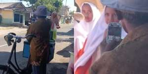 Video Penjual Es Keliling Rekam Lomba Gerak Jalan Pakai HP Jadul, Bukti Bahagia Bisa Datang dari Hal Sederhana