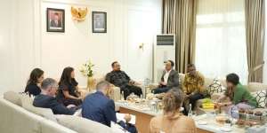 Menag: Produk Luar Negeri yang Masuk Pasar RI Harus Kantongi Sertifikat Halal Mulai 2024