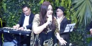 Sosok Penyanyi Jazz Cici Sumiati yang Meninggal Dunia Saat Tampil di Resepsi Pernikahan