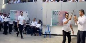 Mirip Banget! Peserta Cosplay HUT Kemerdekaan Ini jadi Kapitan Pattimura di Lembar Duit Kertas Seribu