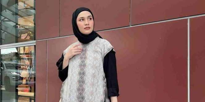 Tampilan Etnik Dwi Handayani, Padukan 2 Kain Nusantara