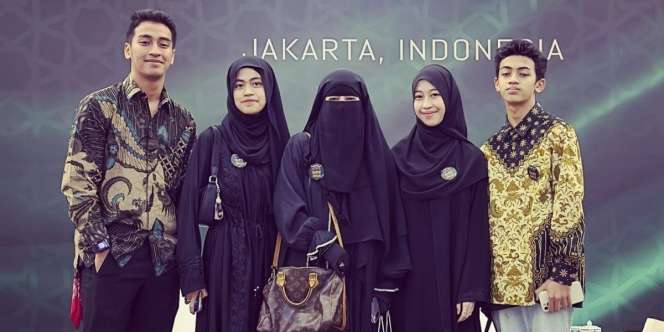 10 Potret Penampilan Artis Hadiri Pengajian Habib Umar Tuai Sorotan