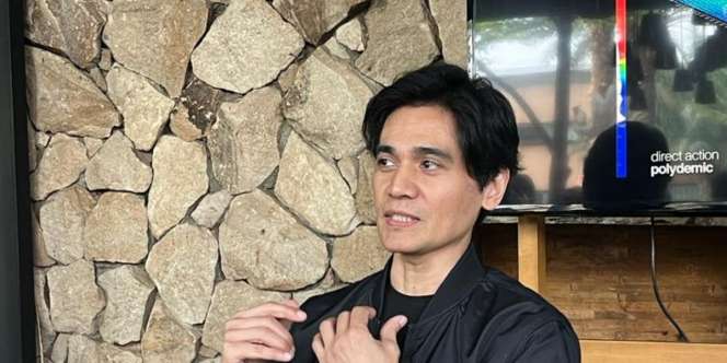 Tyo Nugros Tunjukkan Sisi Lain Dirinya Lewat Lagu Polydemic dan Masonethics