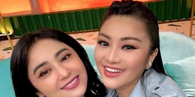 Dewi Perssik Ungkap Pacarnya yang Pilot Gajinya Rp200 Juta, Fitri Carlina Angkat Bicara