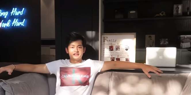 Room Tour Kamar Tidur Randy Martin, Sekat Tembok Jadi Sorotan