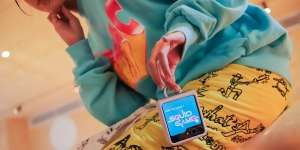4 Cara Bikin Konten Medsos Kekinian yang Beda Pakai Galaxy Z Flip5