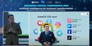 Sstt! Gubernur Ridwan Kamil Beber Teknik Bikin Ibu-Ibu Happy Kala Ngebet Selfie