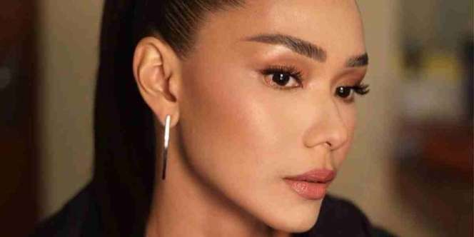 Adinia Wirasti Tampil On Point dengan Winged Eyeshadow