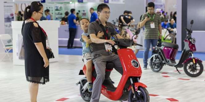 Bulan Depan Semua Orang Bisa dapat Subsidi Motor Listrik, Cuma Modal KTP