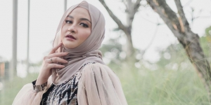 Inspirasi Gaya Anggun dengan Sentuhan Outfit Soft Blue