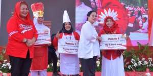 Bukan Sekadar Masak, Ibu-Ibu Perhatikan Gizi di Lomba Nasi Goreng Mbak Ita
