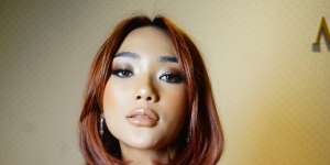 5 Potret Marion Jola Berjoget Dangdut di Atas Panggung Curi Perhatian