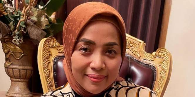 Tajir Melintir, Muzdalifah gak Gengsi Angkut-angkut Barang Dagangan di Gudang