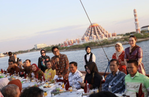 PJ Sekda Makassar Sambut Peserta KIM Fest 2024 dengan Sailing dan Makan Malam di Atas Phinisi