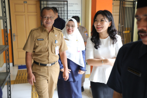 Tebar Kebaikan di SLB 07 Jakarta Timur, Cahaya Manthovani dan Aden Bajaj Bagikan Takjil dan Sembako