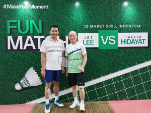 Jet Lee Perlihatkan Rasa Cintanya pada Indonesia, Berduet dengan Taufik Hidayat di Fun Match Badminton