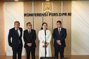 DPR Tegaskan Larangan Prajurit TNI Berbisnis dan Berpolitik Tetap Berlaku