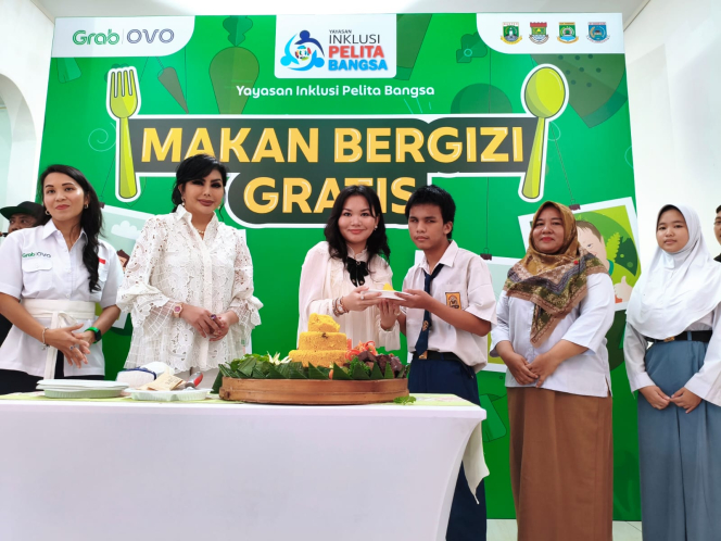 Gizi Baik untuk Masa Depan Cemerlang: Kolaborasi OVO, Grab, dan YIPB Hadirkan Program MBG di Sekolah Khusus Tangerang
