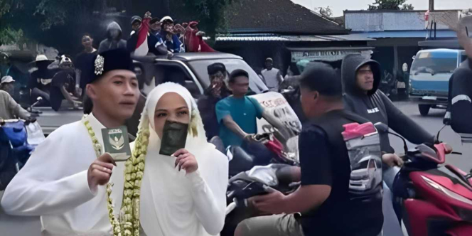 Viral, Manisnya Momen Foto Pernikahan dengan Latar Ricuhnya Demo Pati