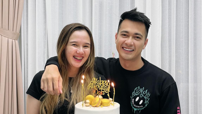 Di Ujung Tanduk: Kisah Cinta Eza Gionino dan Meiza Aulia yang Digugat Cerai Istri