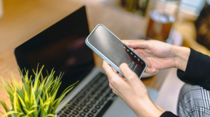Desain Samsung Galaxy S26 Bocor, Isu Mirip iPhone 17 Pro Bikin Heboh Pecinta Gadget