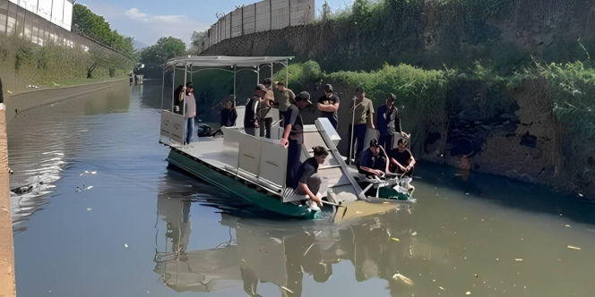 Keren! Geng Pandawara Punya Perahu Ratusan Juta Pengangkut Sampah