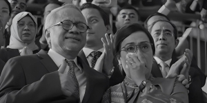 Video Sri Mulyani Menangis di Pundak Suami Saat Pegawai Kemenkeu Nyanyikan `Bahasa Kalbu`