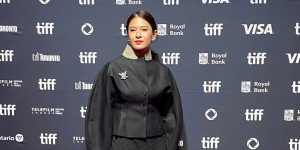 Dian Sastro Pakai Pin One Piece di Toronto Film Festival,  Gunakan Fashion untuk Kritik?