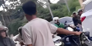 Video Pemotor Bandel Lawan Arah Dihalau Gen Z, Auto Tak Berkutik!