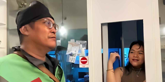 Lihat Ojol Pakai Kacamata Lusuh, Penumpang Tawarkan Hadiah yang Manis Banget