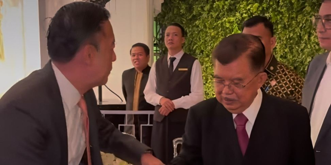 Tas Hitam Ikoniknya Direbut Jusuf Kalla, Tom Lembong Hanya Bisa Pasrah