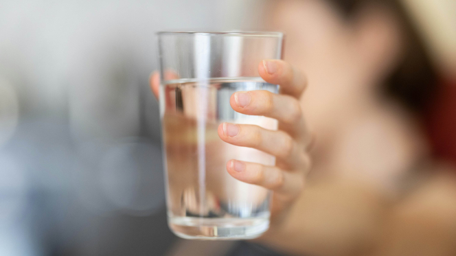Pentingnya Air Minum Berkualitas untuk Tumbuh Kembang Anak