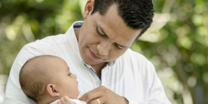 Peran Dahsyat Para Ayah, Bisa Hempas Risiko Baby Blues Bunda
