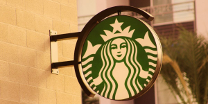 Penjualan Terus Turun, Starbucks Bakal Tutup Gerai dan PHK Massal