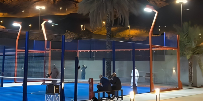 Manjakan Mata Banget, Ada Lapangan Padel di Madinah dengan View Jabal Uhud