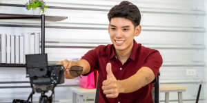 Penasaran Sumber Penghasilan Para Youtuber? Intip Yuk