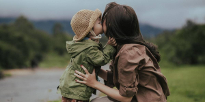 Sabar Ya Bun! Ini Alasan Si Kecil Lebih Rewel Ketika Bersama Ibu